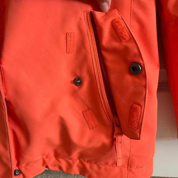 Girls Roxy ski coat. Neon orange, graffiti pattern inside - Picture 6 of 7